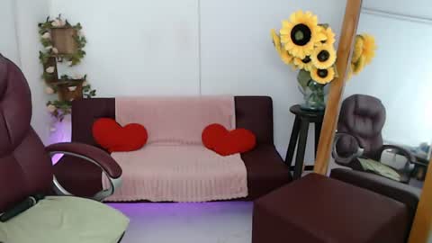 Snapshot of lilly_milf chatting on 07/24/26, 07:56 Lilly online show from 07/24/26, 07:56