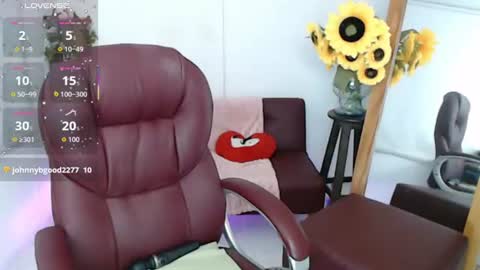 Snapshot of lilly_milf chatting on 07/28/26, 05:12 Lilly online show from 07/28/26, 05:12