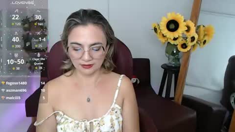 Snapshot of lilly_milf chatting on 07/31/26, 10:20 Lilly online show from 07/31/26, 10:20