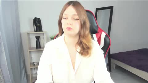 Snapshot of lilly_pretty_love chatting on 02/10/25, 02:52 Lilly online show from 02/10/25, 02:52