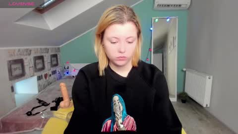 Snapshot of lillydepp chatting on 12/13/24, 01:44 Lilly Depp online show from 12/13/24, 01:44