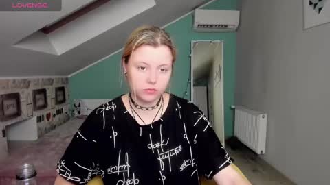 Snapshot of lillydepp chatting on 12/14/24, 02:31 Lilly Depp online show from 12/14/24, 02:31