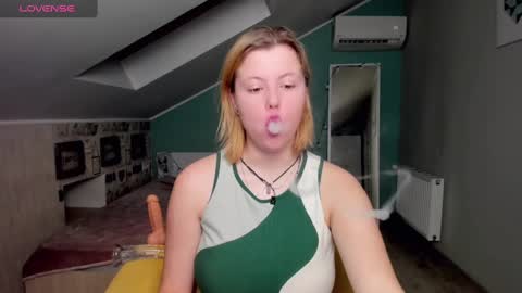 Snapshot of lillydepp chatting on 12/17/24, 05:04 Lilly Depp online show from 12/17/24, 05:04