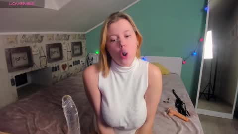 Snapshot of lillydepp chatting on 12/19/24, 09:28 Lilly Depp online show from 12/19/24, 09:28