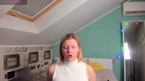 Snapshot of lillydepp chatting on 12/20/24, 12:52 Lilly Depp online show from 12/20/24, 12:52