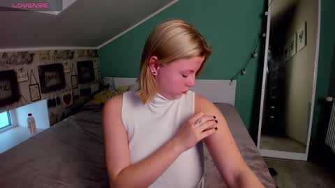 Snapshot of lillydepp chatting on 12/30/24, 08:43 Lilly Depp online show from 12/30/24, 08:43