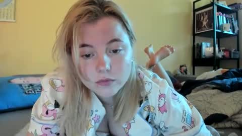 Snapshot of lillydepp chatting on 09/25/25, 01:04 Lilly Depp online show from 09/25/25, 01:04