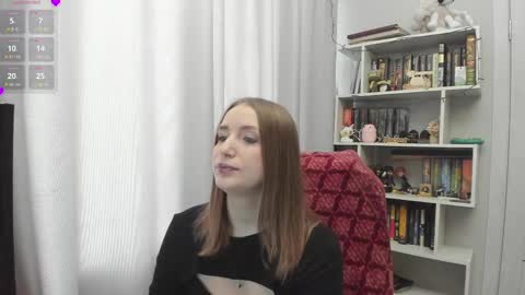 Snapshot of lillyfan_x chatting on 03/10/25, 04:28 LillyFan X online show from 03/10/25, 04:28