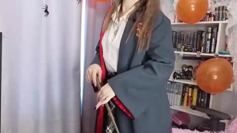 Snapshot of lillyfan_x chatting on 10/25/25, 04:42 LillyFan X online show from 10/25/25, 04:42