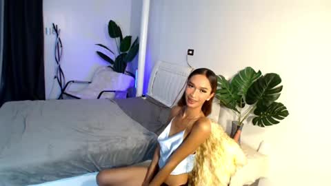 Snapshot of lillyholland_xx chatting on 02/12/25, 04:01 lillyholland online show from 02/12/25, 04:01