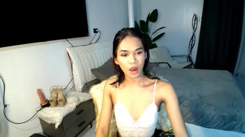 Snapshot of lillyholland_xx chatting on 02/20/25, 12:47 lillyholland online show from 02/20/25, 12:47