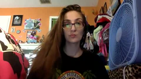 Snapshot of lillylushabae chatting on 05/08/26, 08:47 hi guys im back on here 3 online show from 05/08/26, 08:47