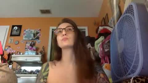 Snapshot of lillylushabae chatting on 05/18/26, 07:31 hi guys im back on here 3 online show from 05/18/26, 07:31