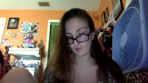 Snapshot of lillylushabae chatting on 07/11/26, 05:15 hi guys im back on here 3 online show from 07/11/26, 05:15