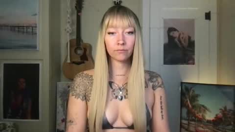 Lilpeachykeenn online show from 12/04/24, 07:34