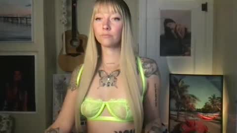 Lilpeachykeenn online show from 12/12/24, 10:20