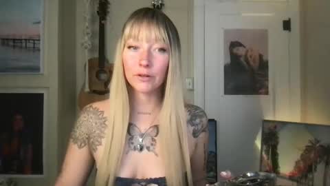 Lilpeachykeenn online show from 12/22/24, 10:47