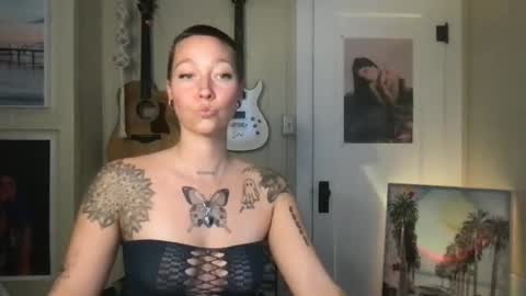 Lilpeachykeenn online show from 12/23/24, 10:23