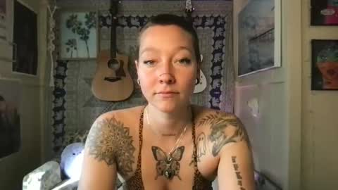 Lilpeachykeenn online show from 01/07/25, 09:14