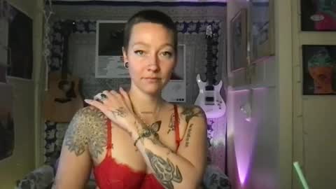 Lilpeachykeenn online show from 01/11/25, 09:57