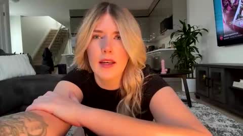 Ava online show from 03/26/26, 01:38