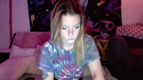 Snapshot of lilsirenluna chatting on 07/26/26, 03:04 Luna online show from 07/26/26, 03:04