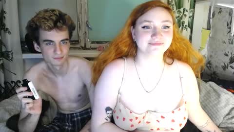 Snapshot of lily_and_richard chatting on 09/15/25, 06:08 Lily and Richard online show from 09/15/25, 06:08