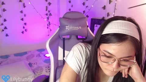 Snapshot of lily_bunny_1 chatting on 02/04/25, 10:34 Fansly LilyBunny- help me reach 50 thumbs up online show from 02/04/25, 10:34