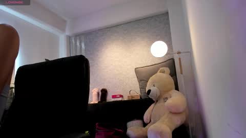 lily_cash1 online show from 02/16/26, 12:45
