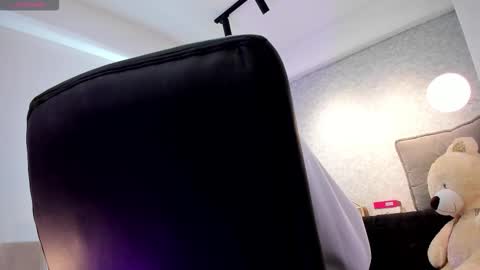 lily_cash1 online show from 02/17/26, 12:45