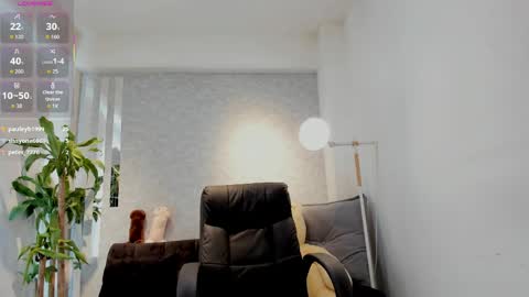 lily_cash1 online show from 03/18/26, 06:22