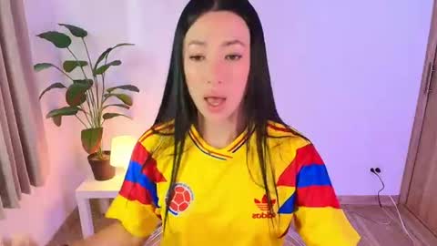 just lily online show from 06/17/26, 09:16