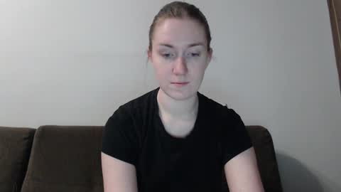 lily_love_x online show from 02/06/25, 06:51