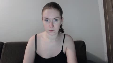 lily_love_x online show from 09/23/25, 10:02