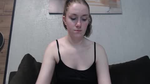 lily_love_x online show from 09/28/25, 12:27