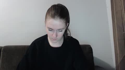 lily_love_x online show from 12/17/25, 02:17