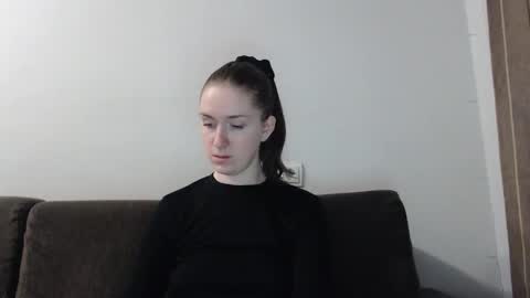 lily_love_x online show from 12/17/25, 11:22