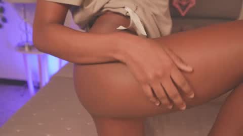 Lily Miiller online show from 11/26/25, 08:43