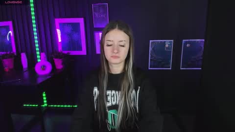 Snapshot of lily_moonlight chatting on 03/02/25, 08:16 Lily online show from 03/02/25, 08:16