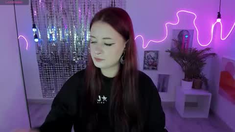 Snapshot of lily_moonlight chatting on 09/21/25, 06:48 Lily online show from 09/21/25, 06:48