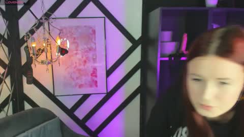 Snapshot of lily_moonlight chatting on 12/16/25, 06:29 Lily online show from 12/16/25, 06:29