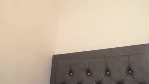 Snapshot of lily_robertss_ chatting on 02/13/25, 06:05 Lily Roberts online show from 02/13/25, 06:05