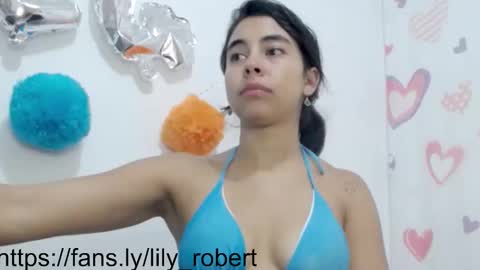 Snapshot of lily_robertss_ chatting on 09/11/25, 04:45 Lily Roberts online show from 09/11/25, 04:45