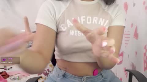 Snapshot of lily_robertss_ chatting on 11/05/25, 04:51 Lily Roberts online show from 11/05/25, 04:51