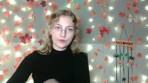 small lily online show from 10/07/25, 11:40