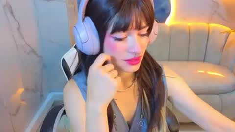 Snapshot of lily_tx chatting on 07/01/26, 12:40 Follow me.. Live 730 to 1400 online show from 07/01/26, 12:40