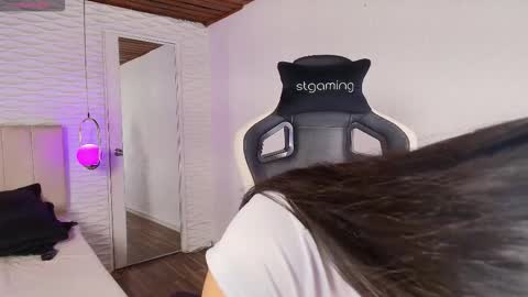 lily_waist online show from 10/08/25, 11:08