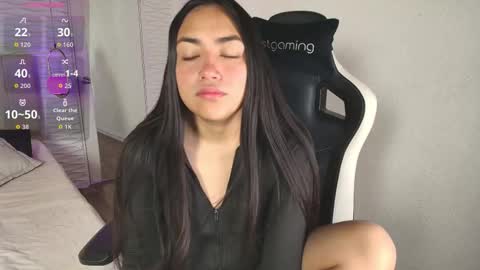 lily_waist online show from 10/18/25, 11:11