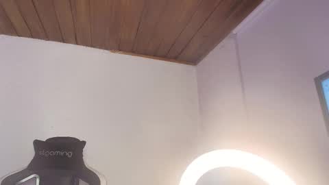 lily_waist online show from 10/21/25, 11:00