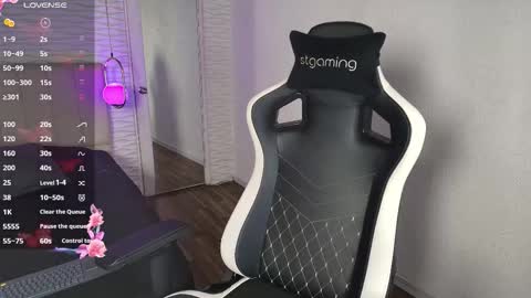 lily_waist online show from 10/24/25, 11:06